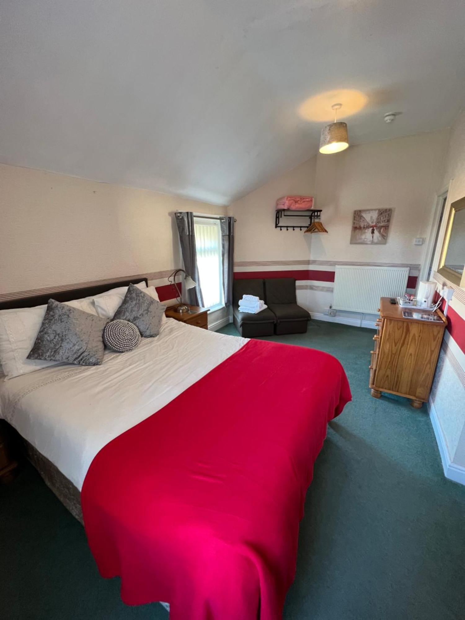 The Fernroyd — Photos 1